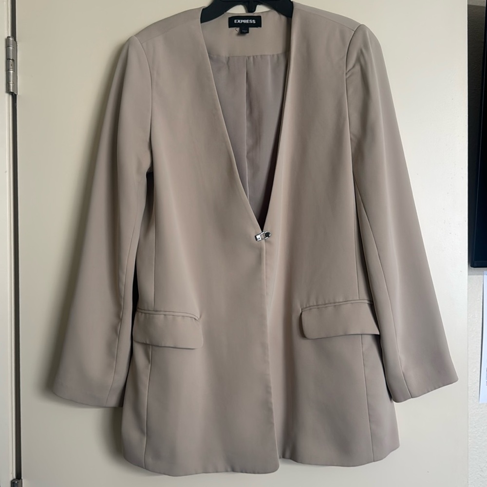 Express Beige Collarless Jacket Blazer sz 10 Lined Long Sleeves long sleeves